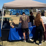 El equipo del proyecto y miembros de la comunidad en el Hispanic Heritage Festival en Manor, 4 de octubre de 2025.